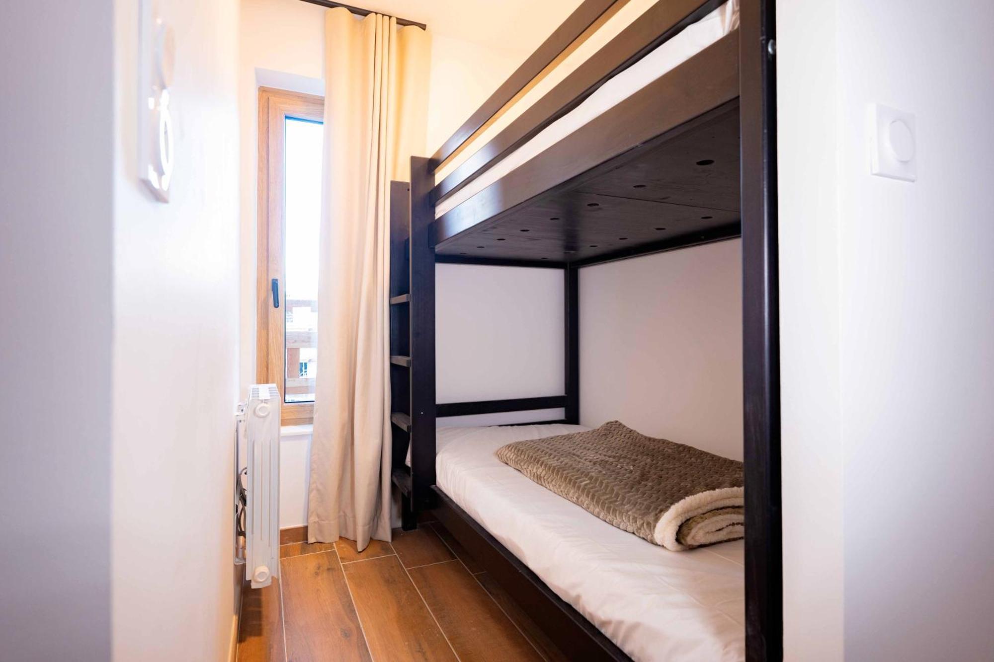 Arya - Living Stone Apartment *